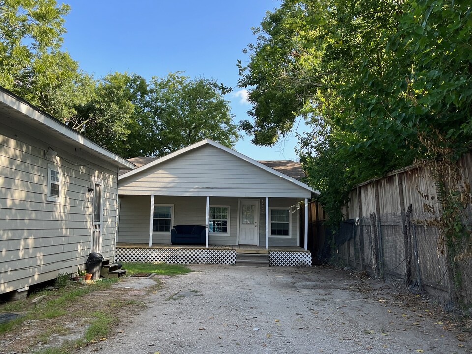 3406 Coal St in Houston, TX - Building Photo