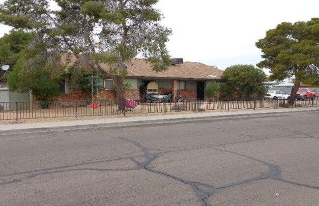 2943 E Beck Ln in Phoenix, AZ - Foto de edificio - Building Photo