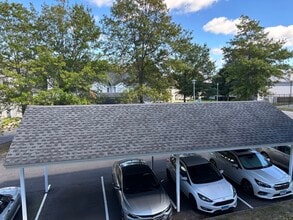 110 Leafwood Ln in Groton, CT - Building Photo - Building Photo
