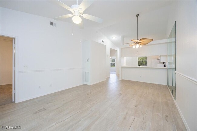 326 Bradstrom Cir, Unit F-202 in Naples, FL - Building Photo - Building Photo