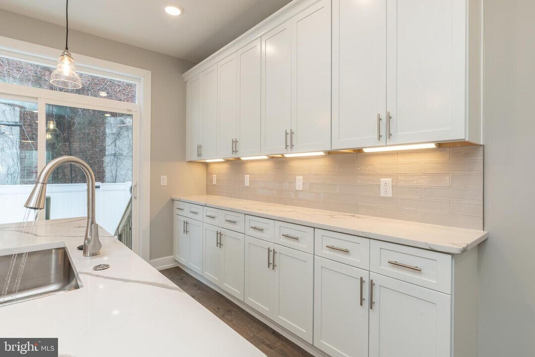 135 W Huntingdon St-Unit -A in Philadelphia, PA - Foto de edificio