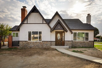 501 Magnolia Ave in Bakersfield, CA - Foto de edificio - Building Photo