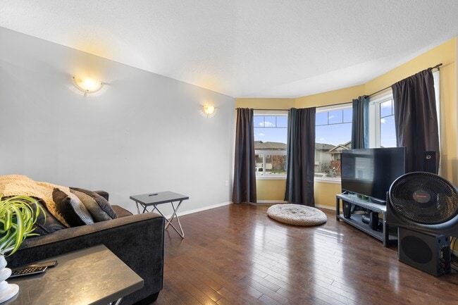 8922-8970 70 Ave in Grande Prairie, AB - Building Photo - Building Photo