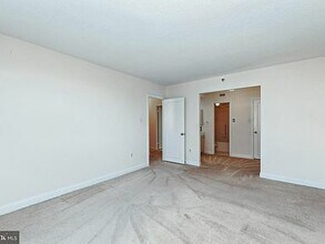 4550 N Park Ave in Chevy Chase, MD - Building Photo - Building Photo