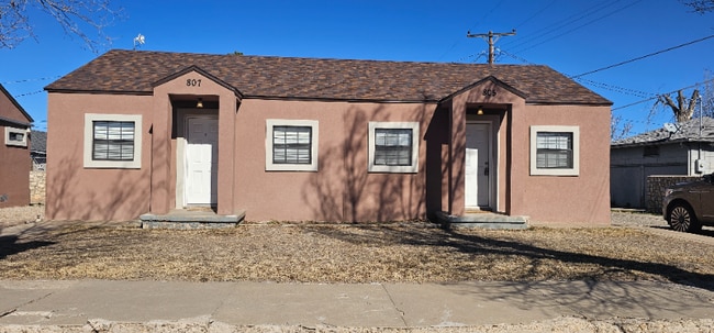 807 W 4th St