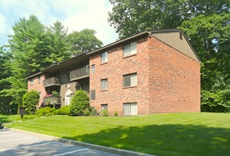 Crescent Village Apartments in Clifton Park, NY - Building Photo - Building Photo