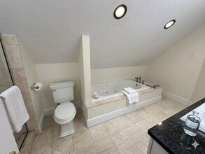 207 Boston Ave, Unit 1 in Medford, MA - Foto de edificio - Building Photo