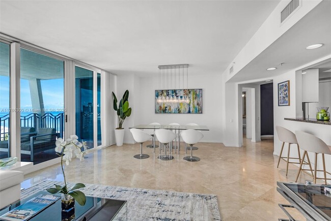 1500 Ocean Dr, Unit # PH-05 in Miami Beach, FL - Building Photo - Building Photo