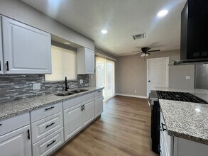 840 S F St in Tulare, CA - Building Photo - Building Photo