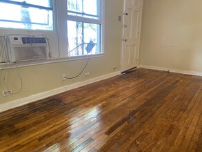 2206 Lee Hall in San Antonio, TX - Foto de edificio - Building Photo