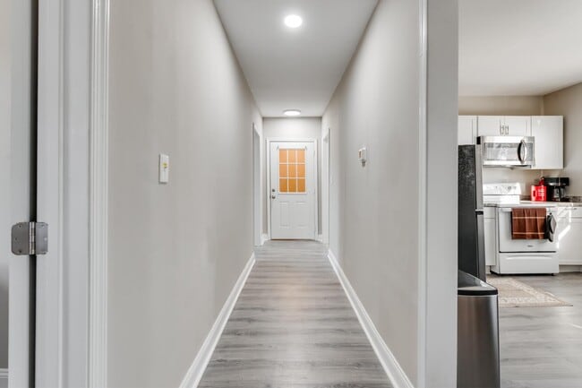 407 N 3 1/2 Ave in Hopewell, VA - Building Photo - Building Photo