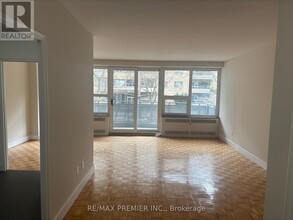 10-210 Shallmar Blvd in Toronto, ON - Building Photo - Building Photo