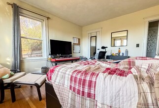 28 Manet Rd, Unit 2 in Chestnut Hill, MA - Building Photo - Building Photo