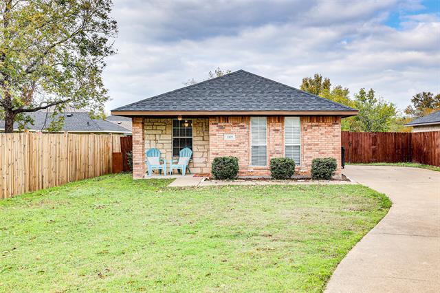1305 Wyatt St in Waxahachie, TX - Building Photo