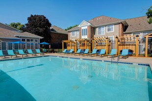 Campus Court at Knollwood in Kalamazoo, MI - Building Photo