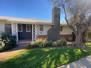 6462 San Vicente Blvd, Unit 2 in Los Angeles, CA - Foto de edificio - Building Photo