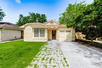 5207 Beaverhill Dr in Houston, TX - Building Photo - Building Photo