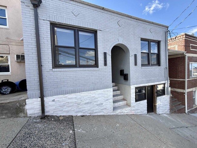 property at 1205 Hillside Pl