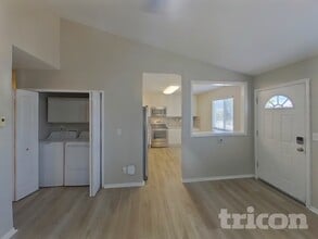 1875 Swearinger Dr in Colorado Springs, CO - Foto de edificio - Building Photo