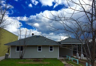 305 Glenwood Rd in Grass Valley, CA - Building Photo - Building Photo