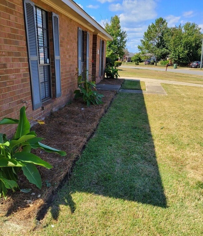 712 E Gardendale Dr in Montgomery, AL - Building Photo - Building Photo