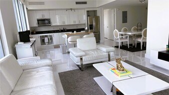 92 SW 3rd St, Unit 1505 in Miami, FL - Building Photo