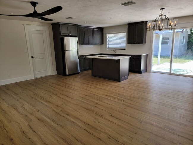 4530 Spruce Creek Rd in Port Orange, FL - Building Photo - Building Photo