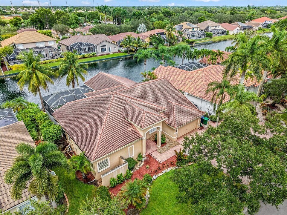 10337 NW 53rd Ct in Coral Springs, FL - Building Photo