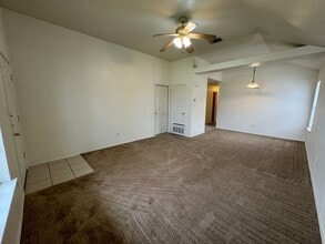 5005 John David Dr, Unit # B in Killeen, TX - Foto de edificio - Building Photo