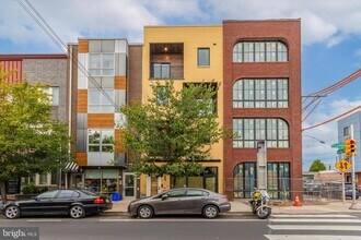 1826 Frankford Ave in Philadelphia, PA - Foto de edificio - Building Photo