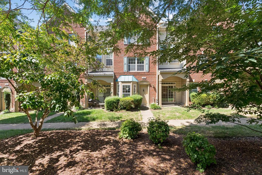 11892 Breton Ct in Reston, VA - Building Photo