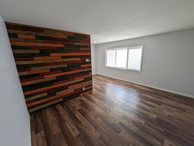 306 Central Dr, Unit 5 in Pella, IA - Building Photo - Building Photo