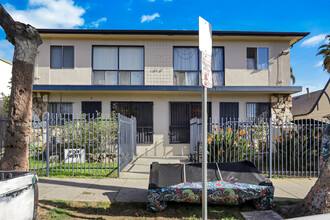 Mariposa Gardens in Los Angeles, CA - Building Photo - Building Photo