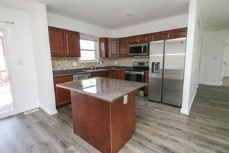 1080 Arapaho Ave in Worthington, OH - Building Photo - Building Photo