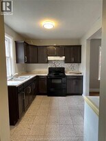 719 Erie St E in Windsor, ON - Building Photo