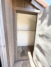 1750 Karen Ave in Las Vegas, NV - Building Photo - Building Photo