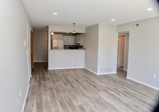 832 Bloomfield Village Blvd, Unit F in Auburn Hills, MI - Building Photo - Building Photo