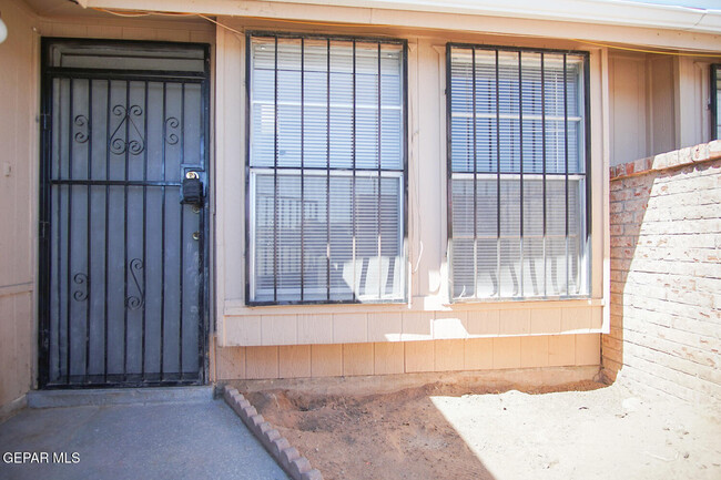 10007 Caribou Dr in El Paso, TX - Building Photo - Building Photo