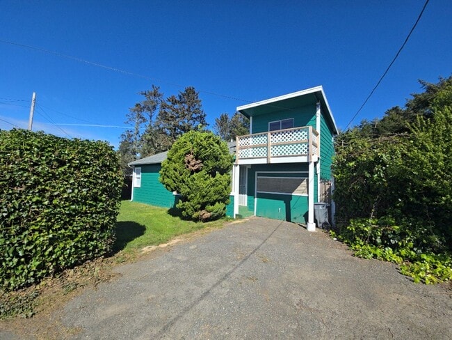 property at 5553 Noe Ave