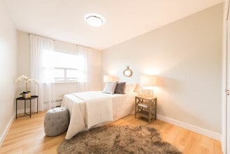 Anchorage Apartments in Oakville, ON - Building Photo - Building Photo