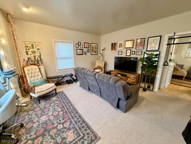 33 Claremont Ave in Montclair, NJ - Building Photo - Building Photo