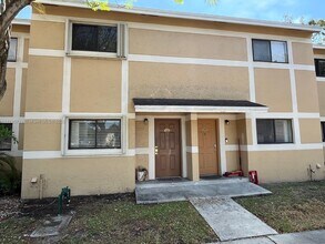 9491 Palm Cir N in Pembroke Pines, FL - Building Photo - Building Photo