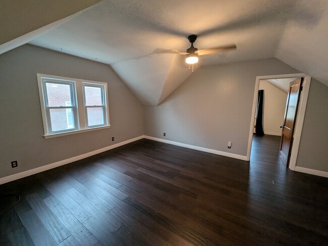 2340 N Bremen St, Unit A in Milwaukee, WI - Foto de edificio - Building Photo