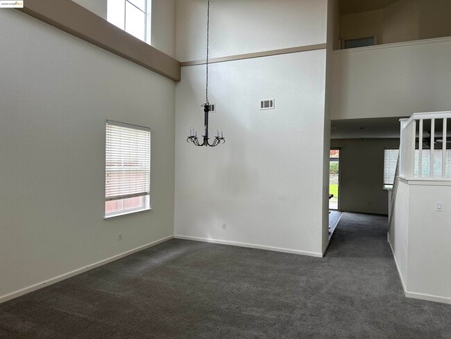 1843 Crown Peak Way in Antioch, CA - Foto de edificio - Building Photo