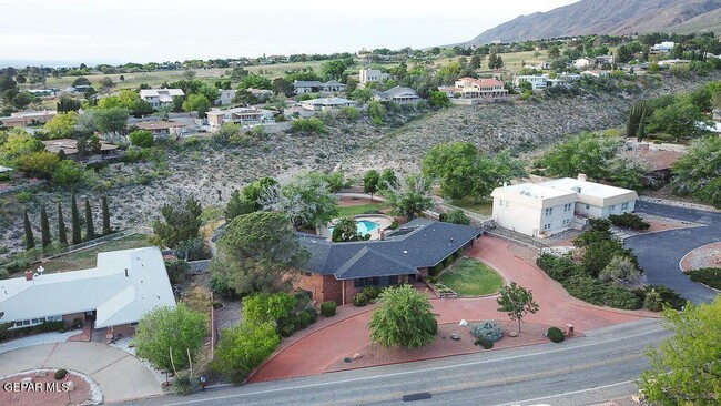 901 Thunderbird Dr in El Paso, TX - Building Photo - Building Photo