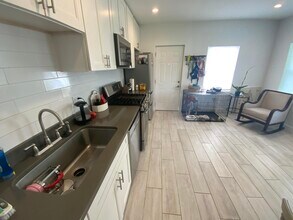 126 N Palmway-Unit -2 in Lake Worth, FL - Building Photo - Building Photo