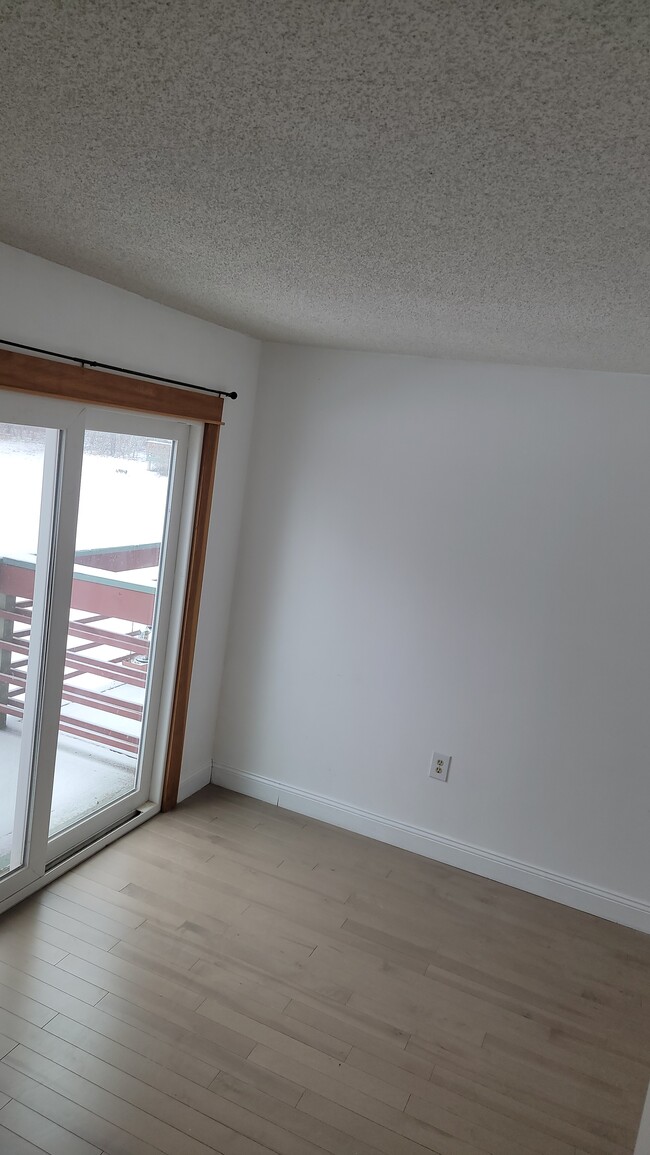 238 Husson Ave, Unit 2L in Bangor, ME - Building Photo - Building Photo