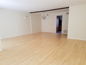 1909 Pelham Ave, Unit 104 in Los Angeles, CA - Foto de edificio - Building Photo