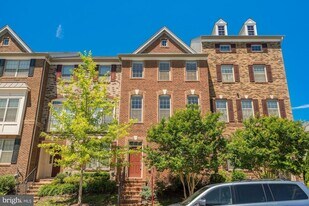 22595 Willington Square in Ashburn, VA - Building Photo