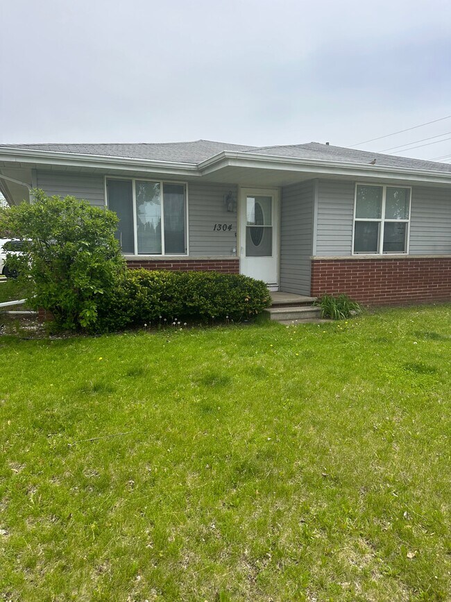property at 1304 Vandenbroek Rd
